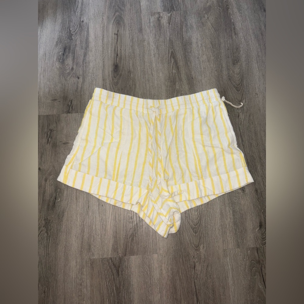 Universal Thread • Yellow Striped Shorts (NWT)
